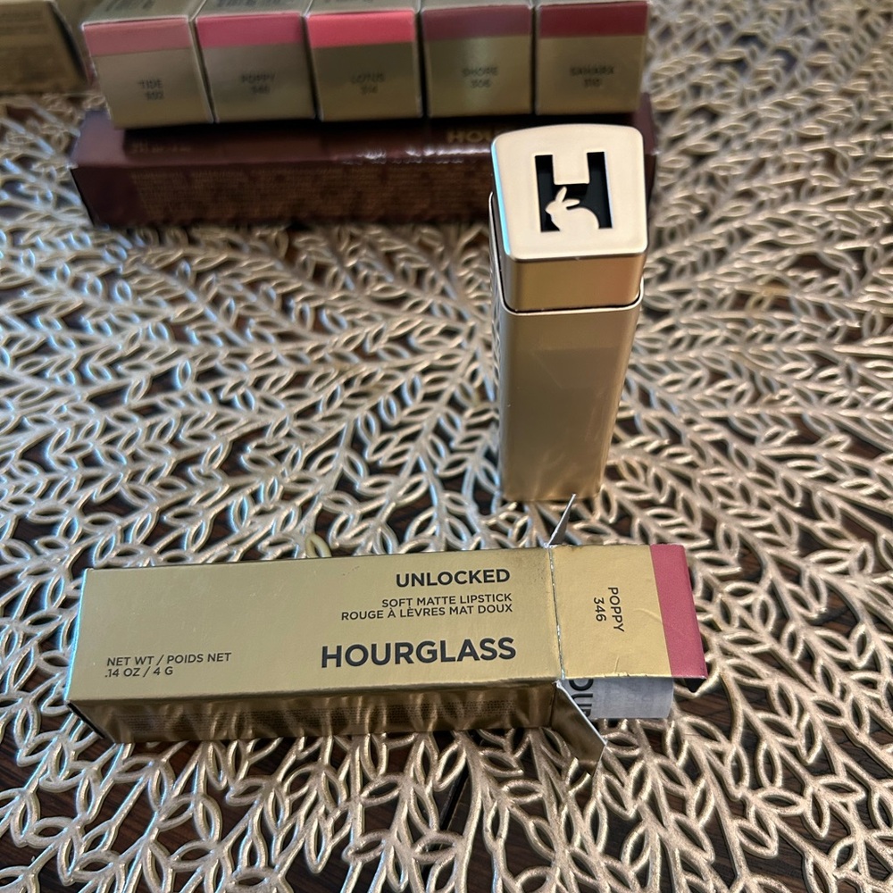 Hourglass Unlocked Soft Matte Lipstick in Poppy 346 color.